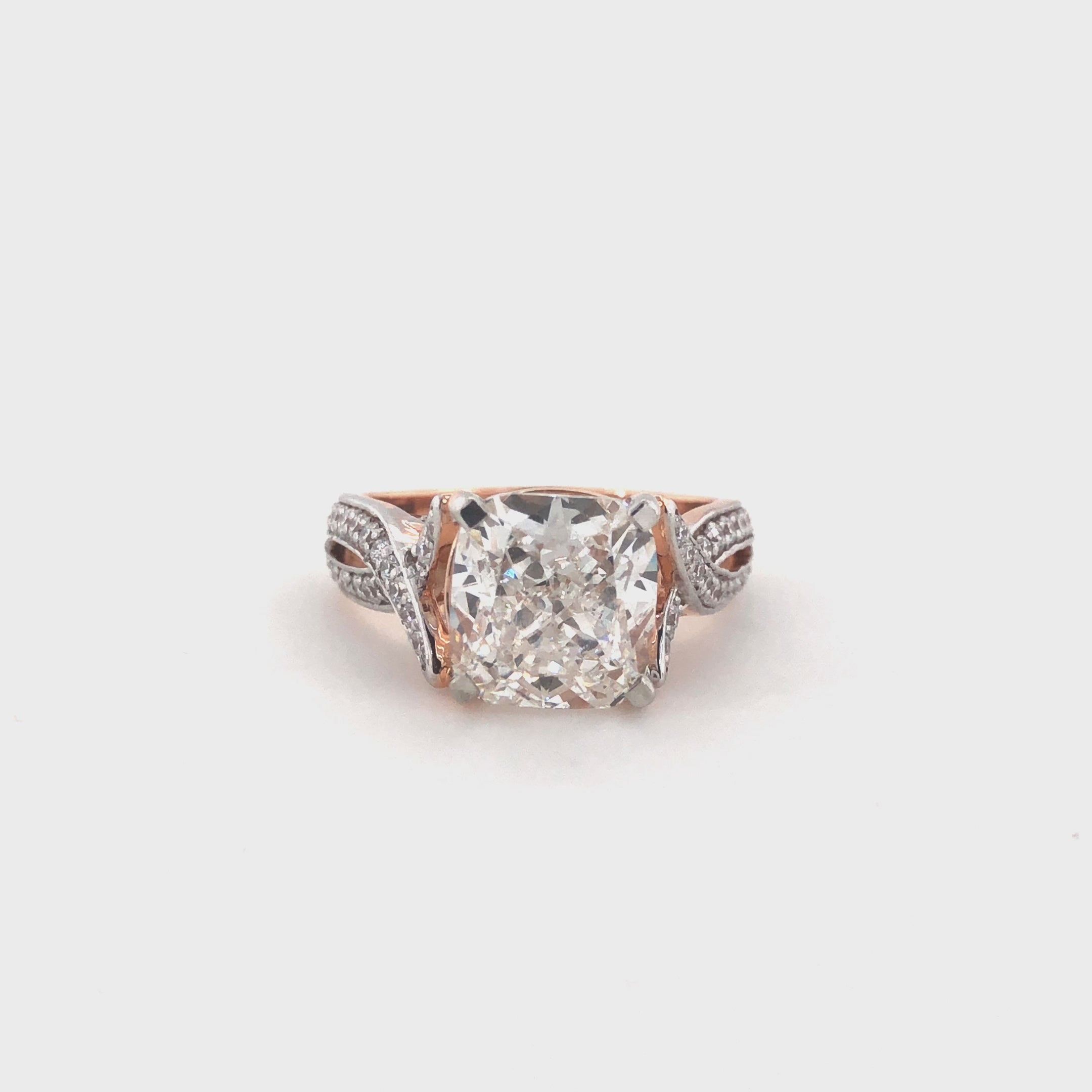 La DiaMantés | Diamond Regal Twist Ring
